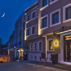 Hotel Four Doors